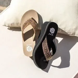 YELLOW BOX FLIP FLOP SRIDA COLOR TAUPE MULI NEW IN BOX MEDIUM WIDTH